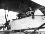 <span x-html="highlightInnerHTML('Le prince en avion au-dessus du port de Monaco, le 16 avril 1912')"></span>