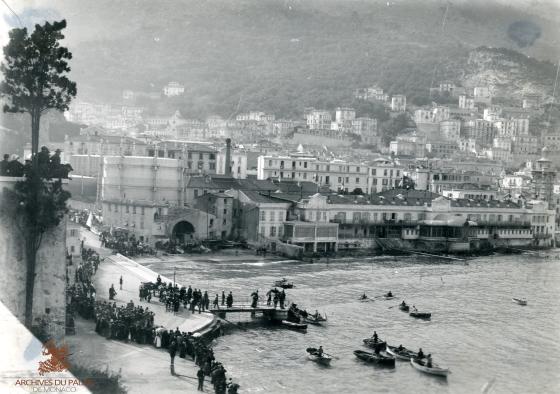 <span x-html="highlightInnerHTML('La population assiste à l’arrivée du prince Albert I<sup>er</sup> sur son yacht dans le port de Monaco.')"></span>