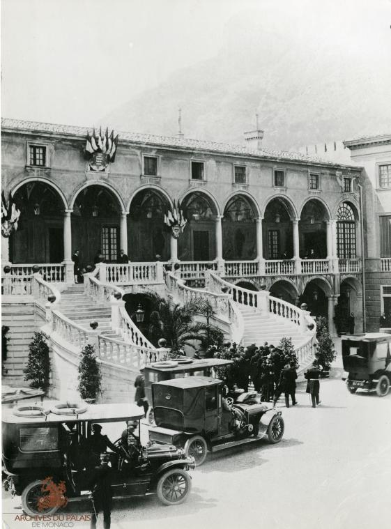 <span x-html="highlightInnerHTML('Visite du président Armand Fallières - L'arrivée au Palais')"></span>