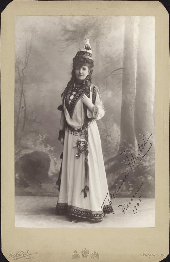 <span x-html="highlightInnerHTML('Portrait de Stéphanie de Hamilton, comtesse de Platen, comtesse puis princesse de Wedel')"></span>