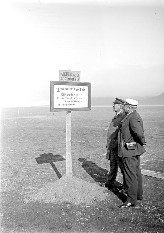 <span x-html="highlightInnerHTML('M.M. Hergesell et Tinayre au Spitzberg en 1906')"></span>