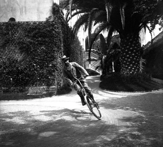 <span x-html="highlightInnerHTML(`A\u0020bicyclette`)"></span>